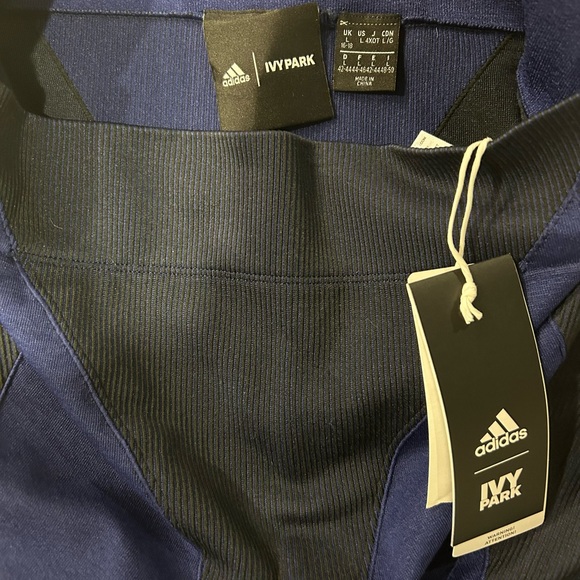 NWT- IVY PARK Bike Shorts - Picture 3 of 4